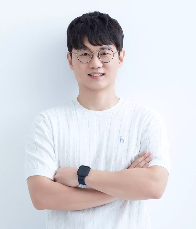모티프테크놀로지스 공식 페이지에 공개된 임정환 대표의 정면 프로필 사진